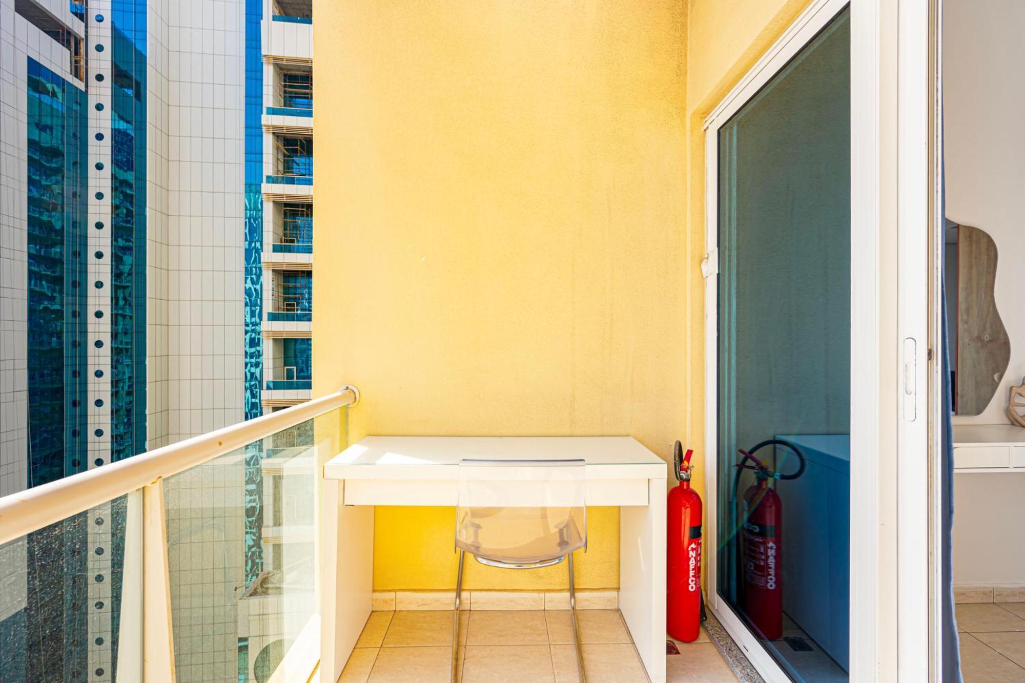Appartement Splendid Close To Jbr *